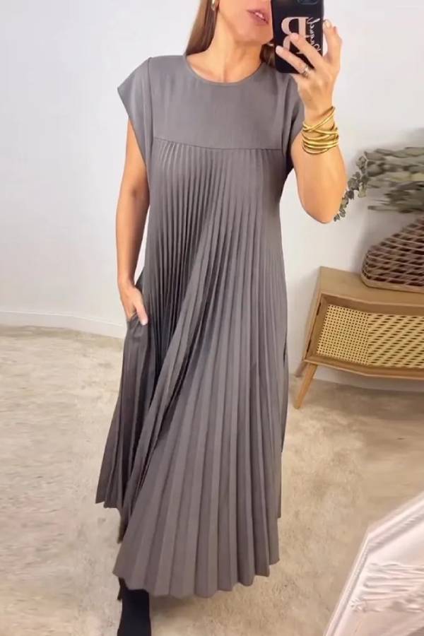 Sleeveless pleated simple solid color dress