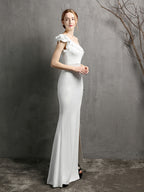 Elegant and dignified banquet evening dress
