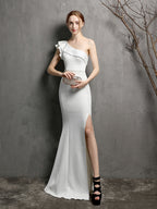 Elegant and dignified banquet evening dress
