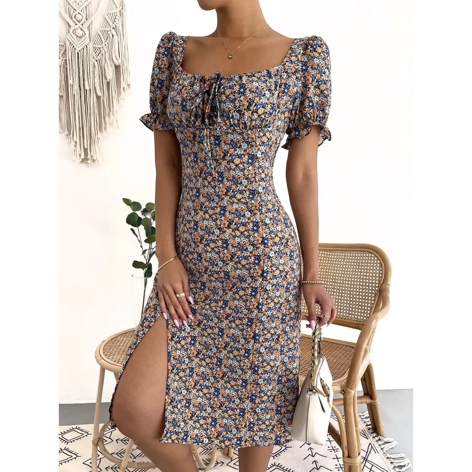 Catalina Minimalist Summer Dress with Floral Print Chic Silhouette Collection