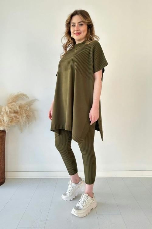 Fresh and elegant knitted two-piece set