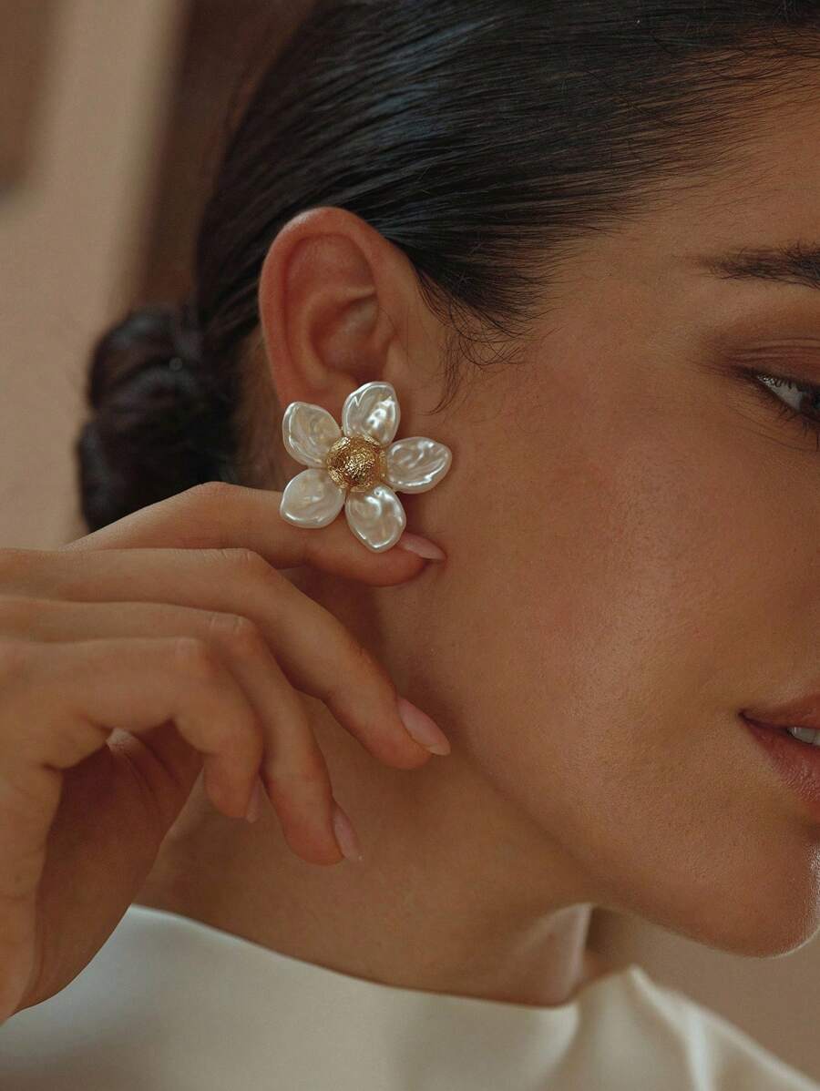 Pearl Shell Bloom Stud Earrings