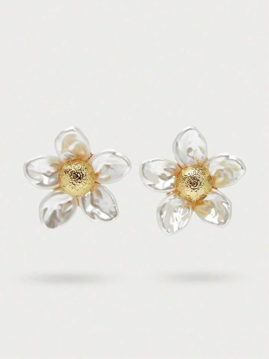 Pearl Shell Bloom Stud Earrings