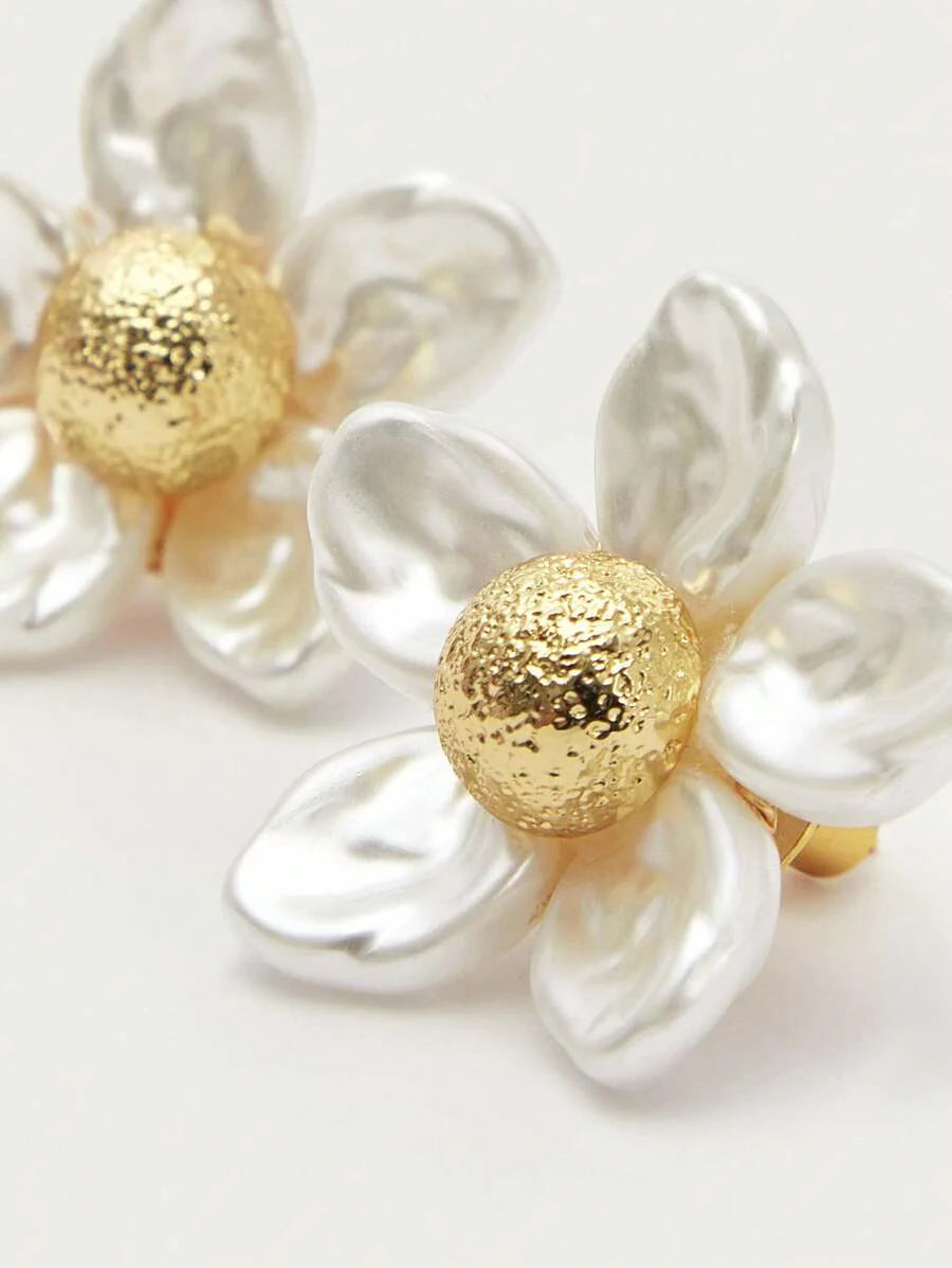 Pearl Shell Bloom Stud Earrings