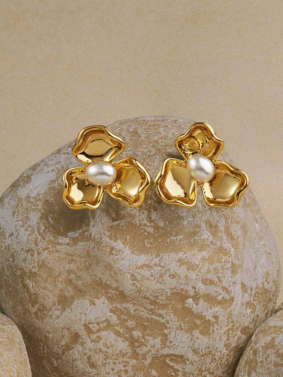 Pearl Shell Bloom Stud Earrings