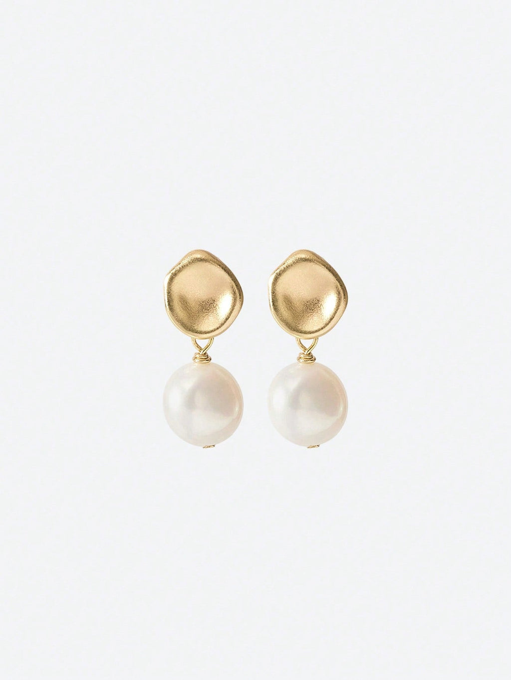 Luster Pearl Studs