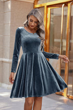 Yasmin Aesthetic Knee Length Dress with a Round Neckline and Long Sleeves Premium Wardrobe Essential