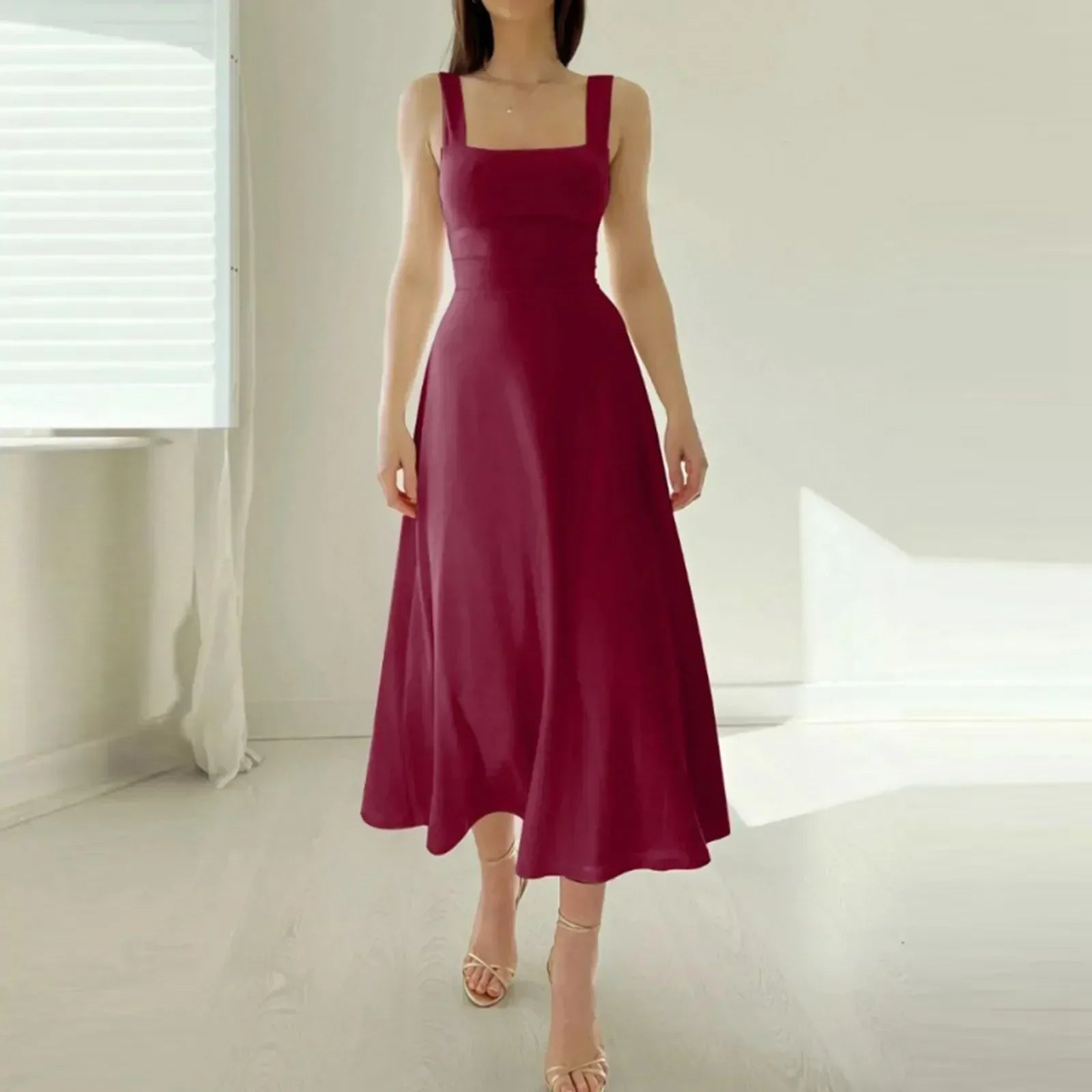 Querida Chic Dress with Square Neckline Premium Wardrobe Essential