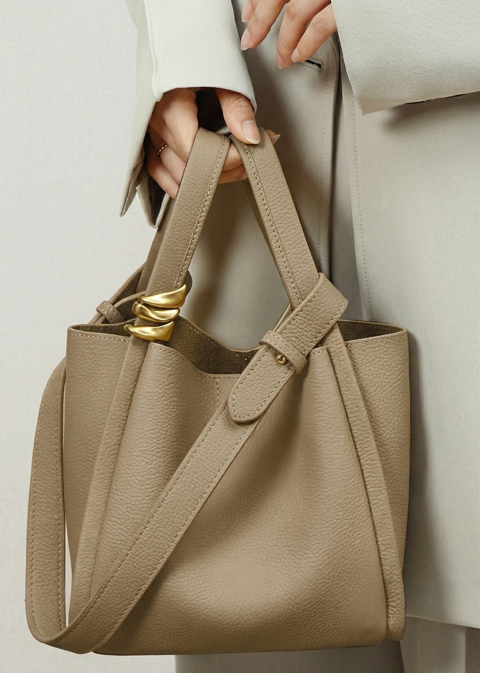 Modern-Bucket Tote
