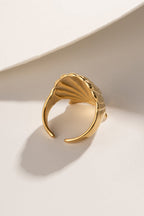 Fashionable and Luxurious Gold Shell Open Ring