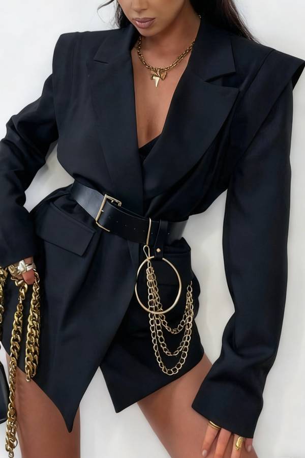 Wide-shouldered tailored suit jacket
