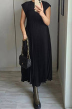 Sleeveless pleated simple solid color dress