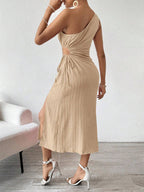 Slanted Shoulder Pleated Dress