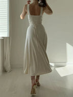 Mónica Statement Summer Dress with a Square Neckline Chic Silhouette Collection
