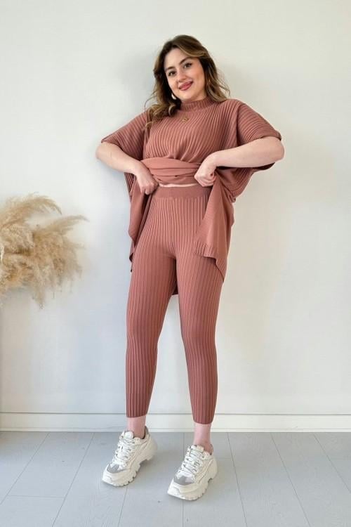 Fresh and elegant knitted two-piece set