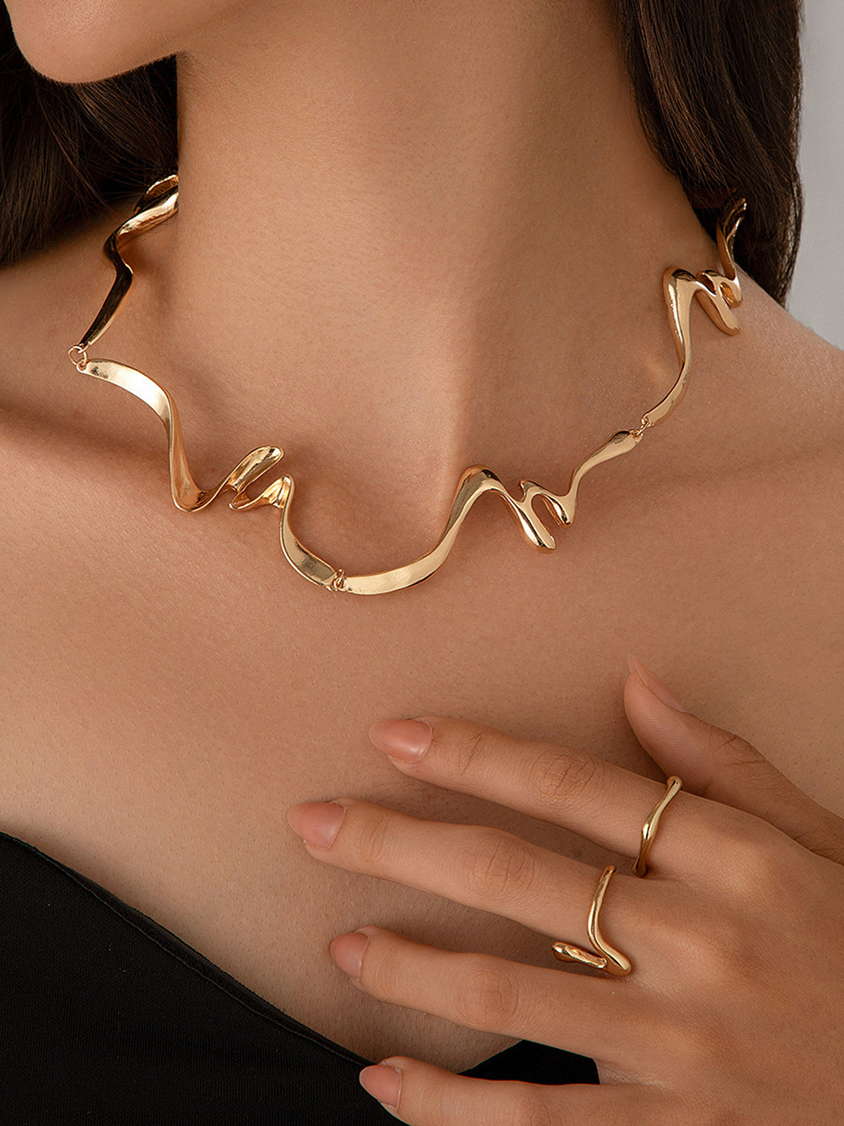 Geometric Wave Statement Choker Necklace