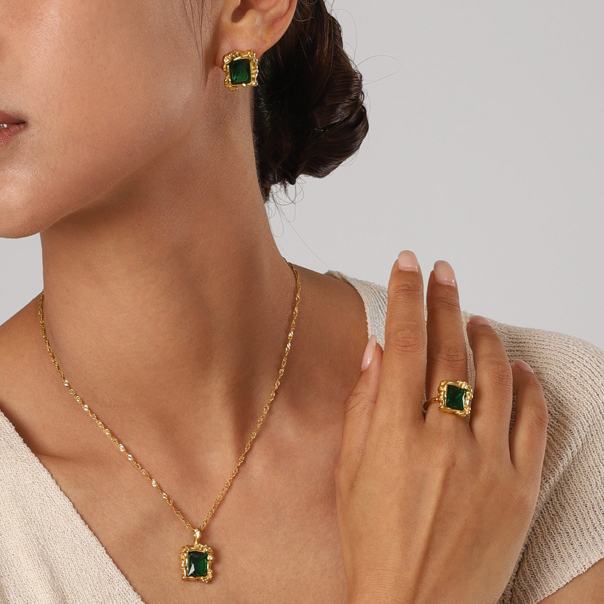 Esmeralda Emerald Pendant Necklace