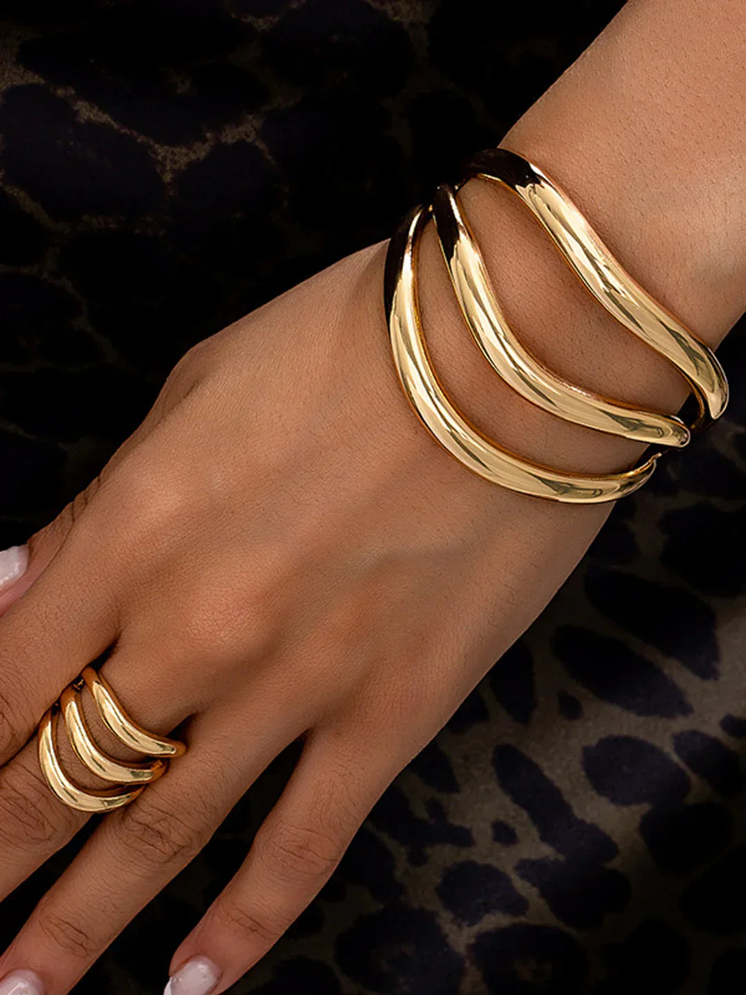 Curved Allure Minimalist Set