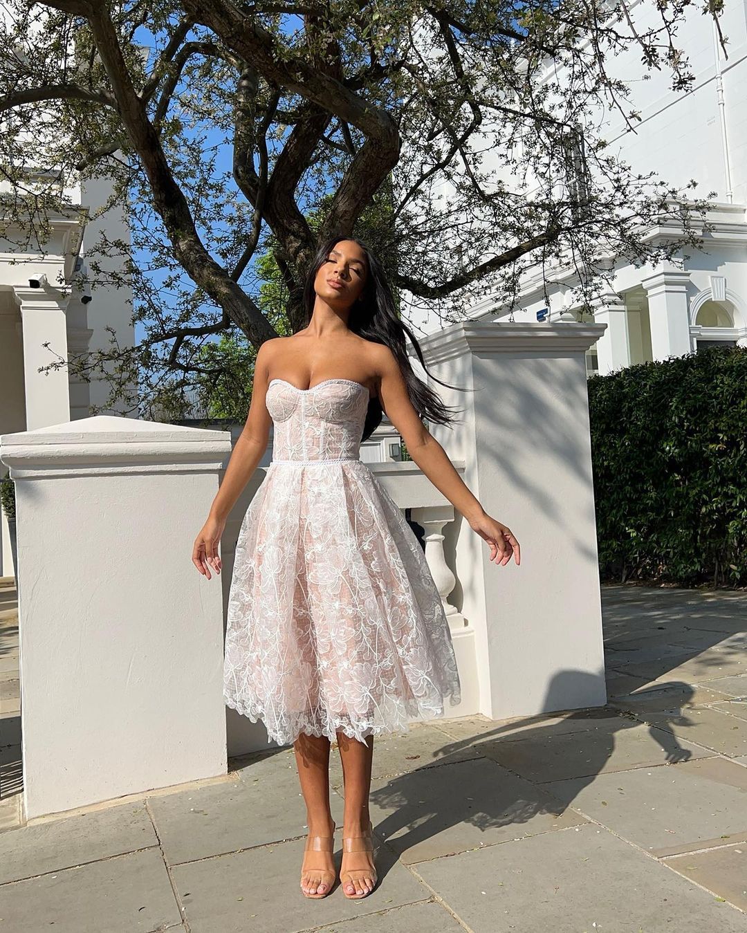 Ladies' Sexy Cup Embroidered Lace Evening Dress, Evening Women's Beach Resort Dress, Tight Skincare Dress