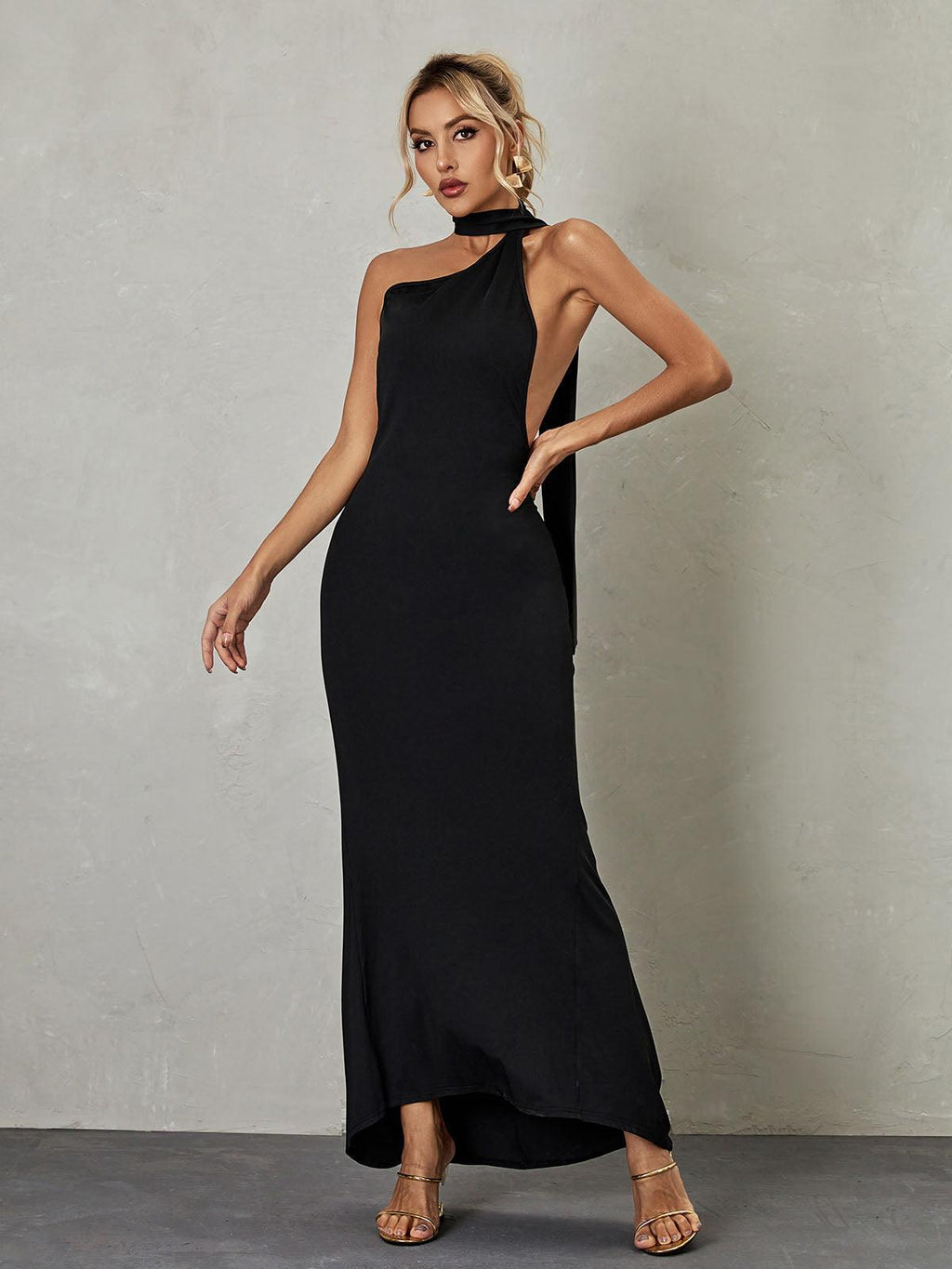 Backless Maxi Dress In Black