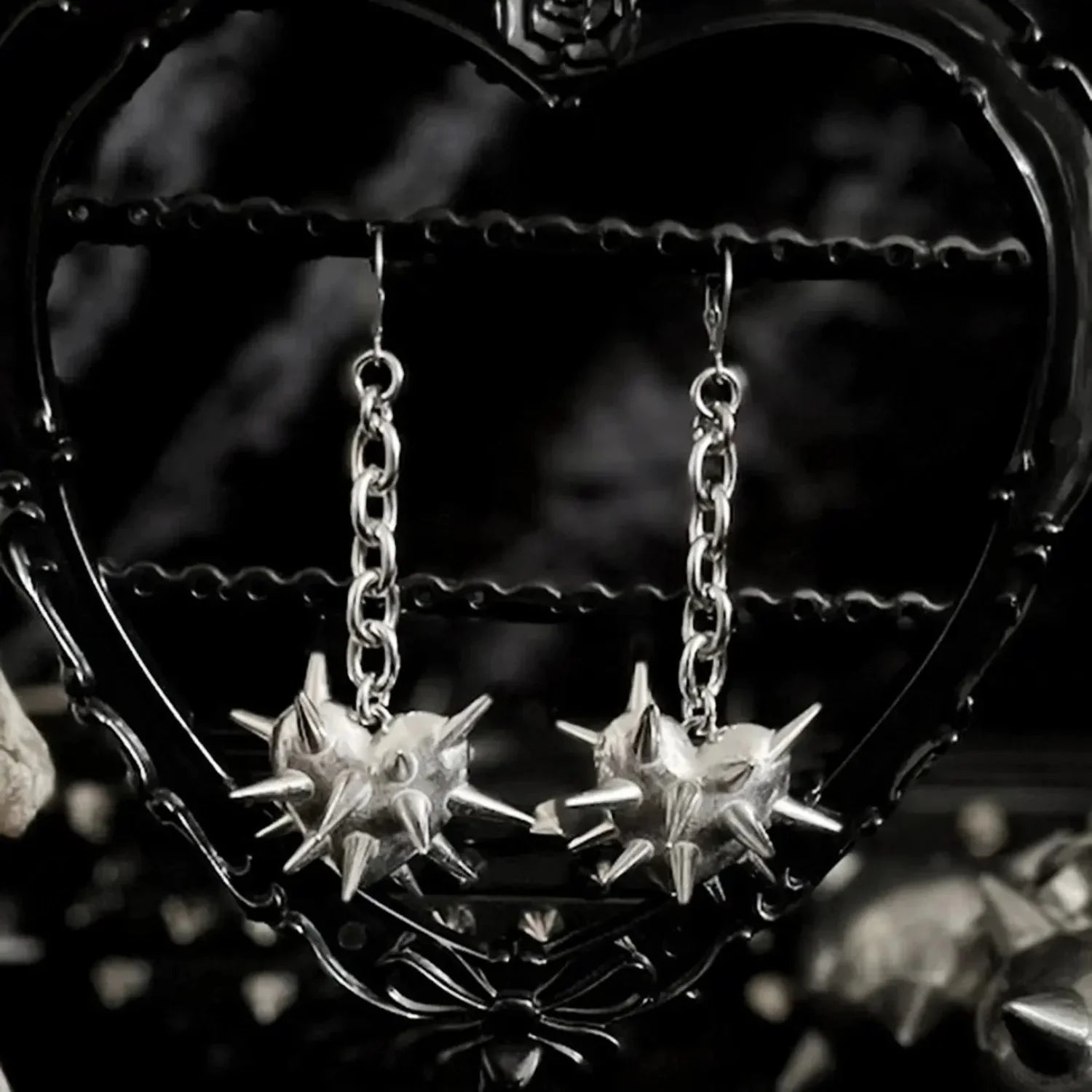 Antique Heart Thorns Spike Chain Dangle Earring