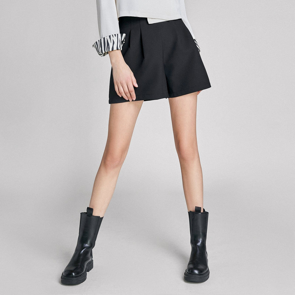 Black Pleat Detail High Waisted Shorts