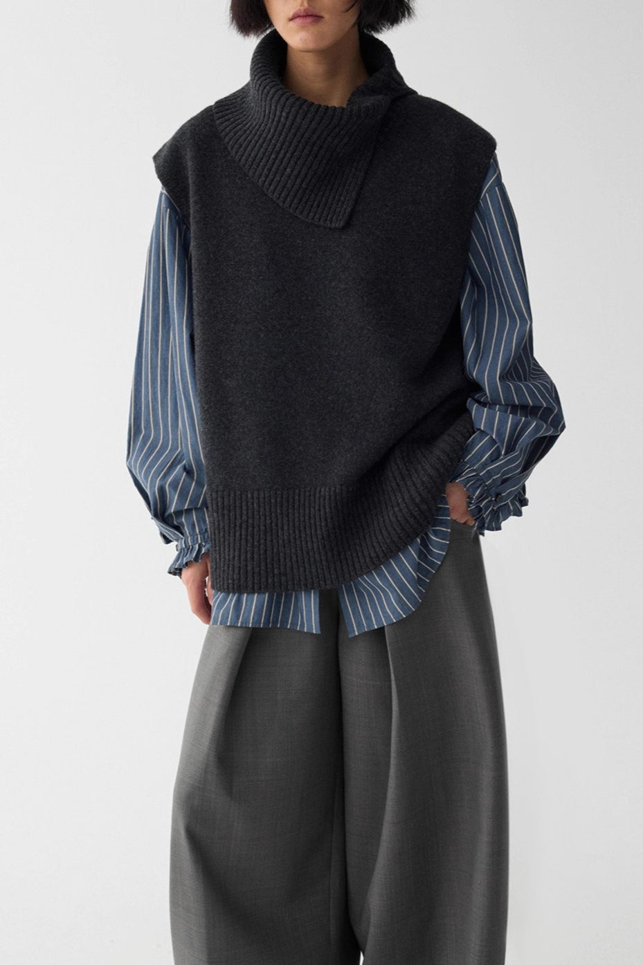 Detachable Cowl VNeck Knit Top
