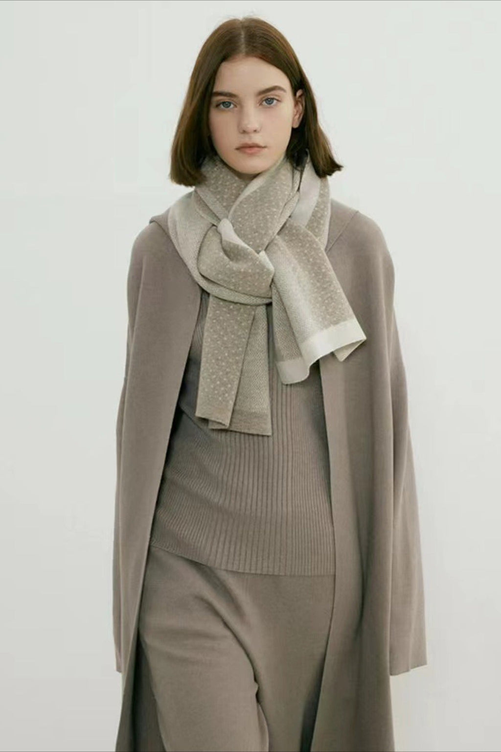Polka Dot Two-Tone Jacquard Knitted Scarf