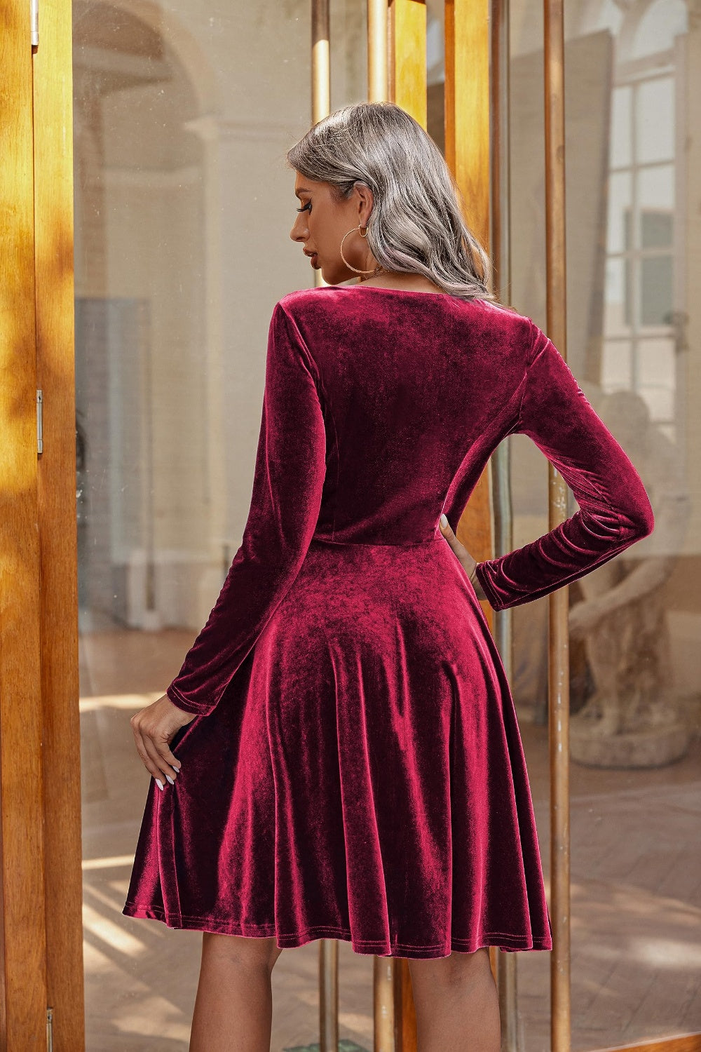 Yasmin Aesthetic Knee Length Dress with a Round Neckline and Long Sleeves Premium Wardrobe Essential