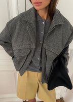 Lena Herringbone Wool Jacket – Structured Zip-Up with Oversized Pockets