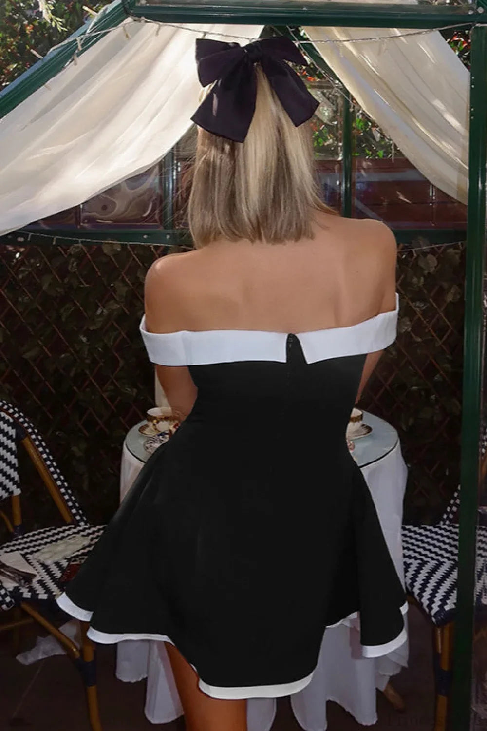 Elegant Off Shoulder Contrast Color Chest Baring Waist Cinching Mini Dress