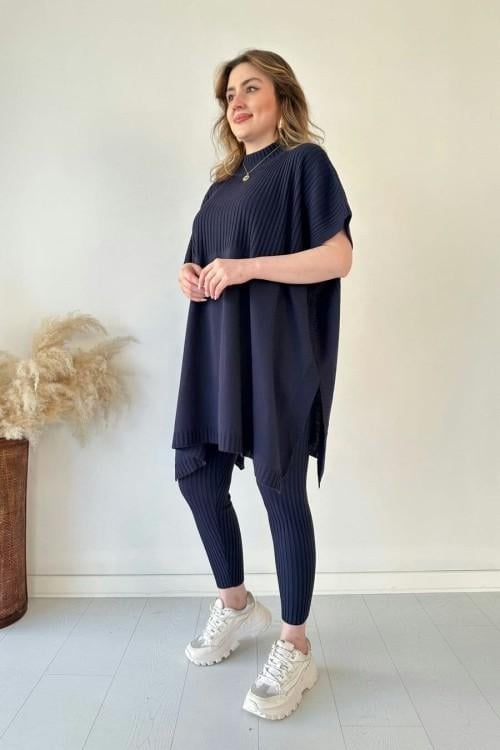 Fresh and elegant knitted two-piece set