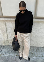 Modern Cozy Turtleneck Sweater - Timeless Comfort and Chic Design