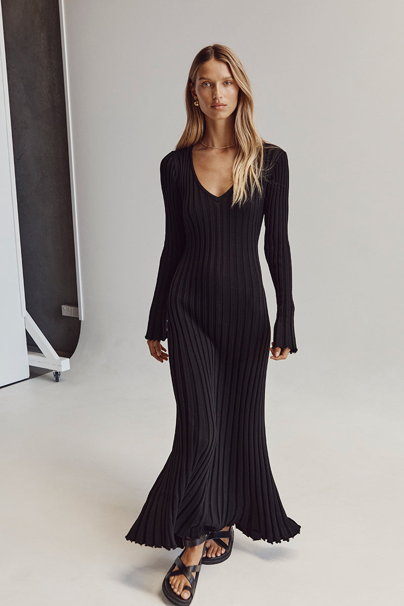 Sasha Timeless Knitted Midi Dress with V Neck and Sleeves Evening Wear Edit