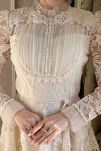 Retro Elegant Lace Embroidered Wedding Dress