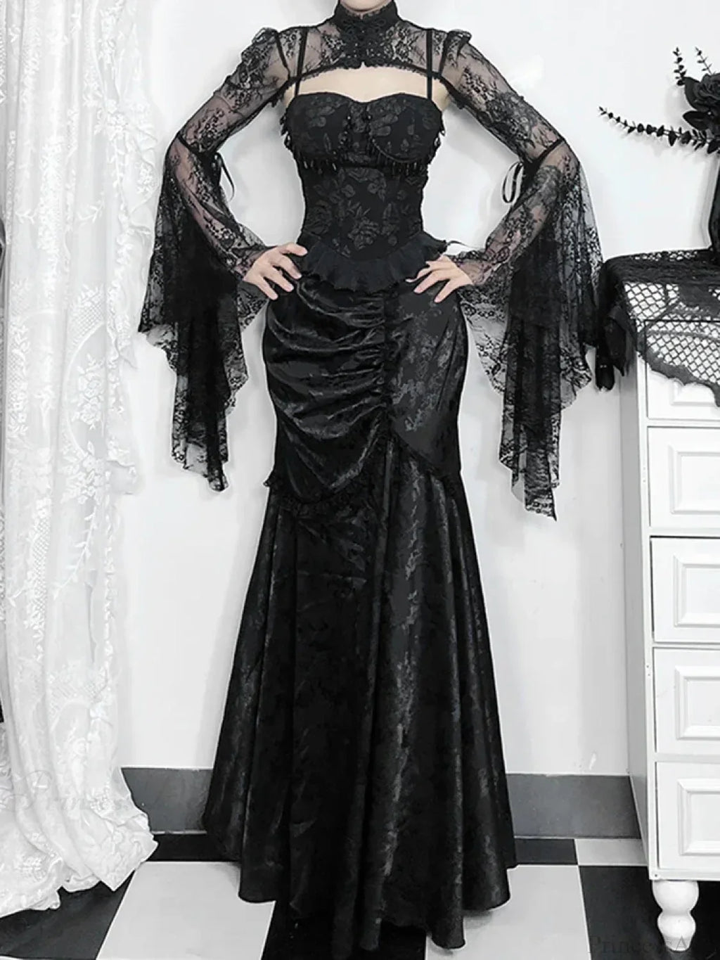 Lace Splicing Asymmetric Skirt