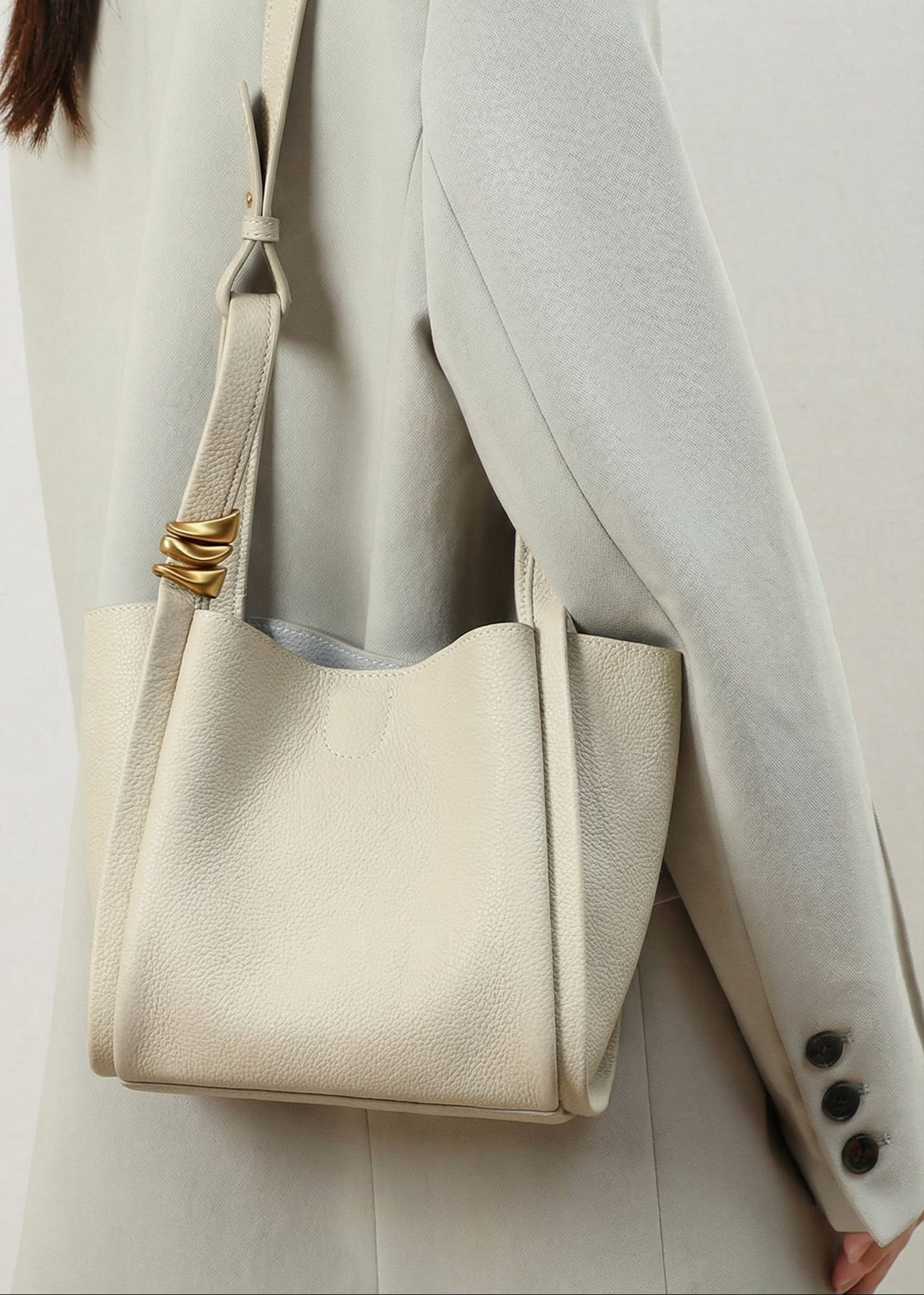 Modern-Bucket Tote