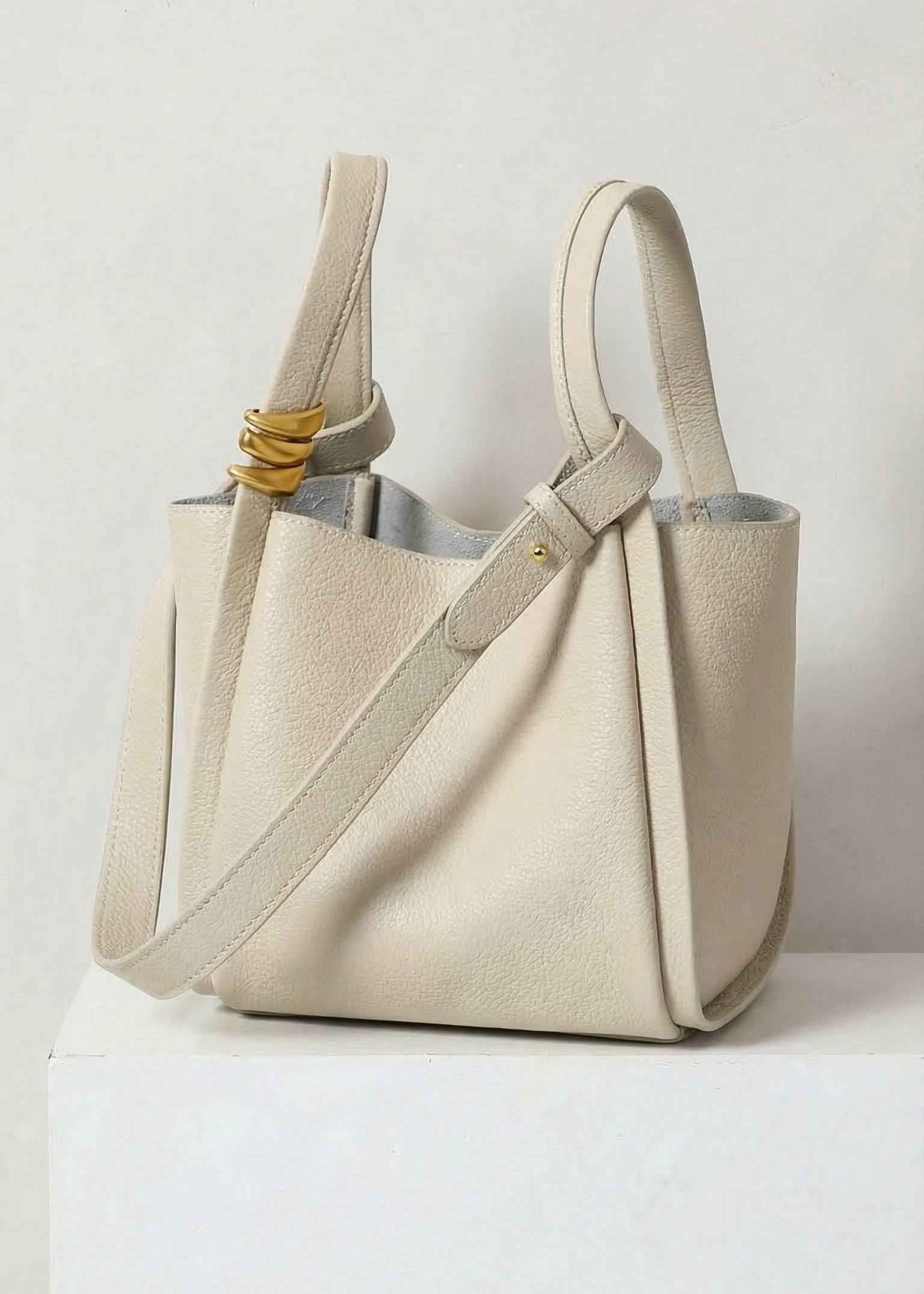 Modern-Bucket Tote