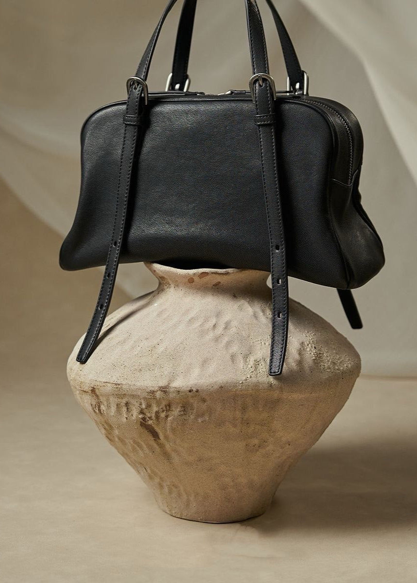 Minimalist Black Shoulder Bag – Adjustable Strap PU Leather Handbag