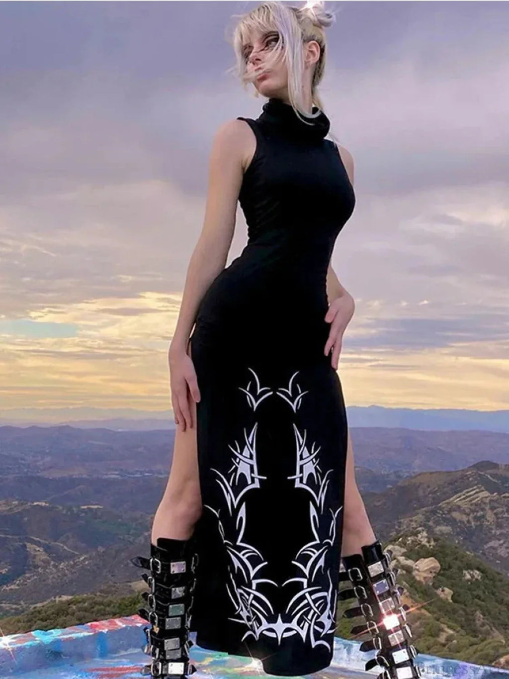 Sleeveless Mysterious Full-Length Dress